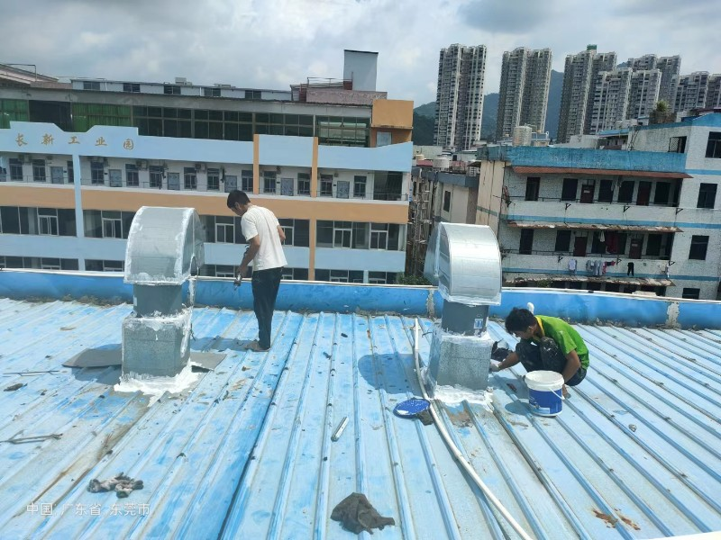 五峰钢结构屋面涂料维修方法